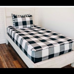 Beddy’s Twin bedding-All Checked Out